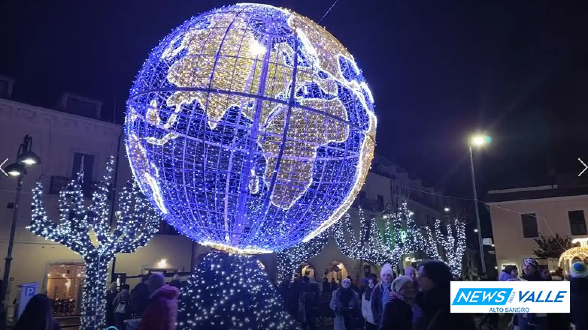 Castel Di Sangro: si accende la magia del Natale. Piazza Plebiscito si immerge nei colori e nella favola.  Caruso: "Siamo pronti anche per il Capodanno". Guarda il servizio